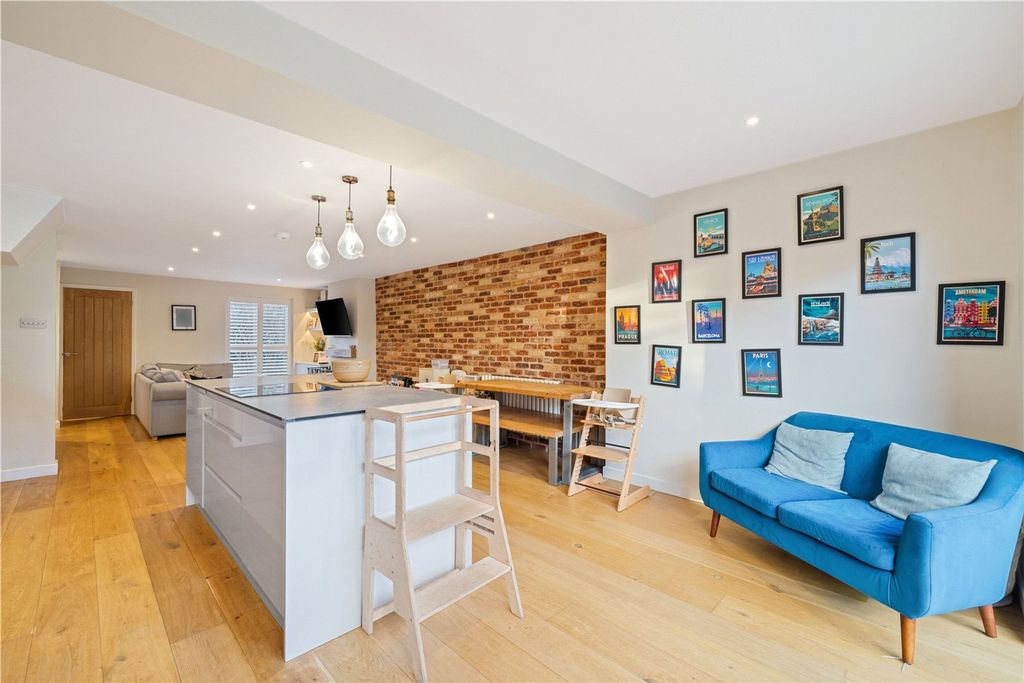 Property photo 3 of 19 Kitchen/Dining Area