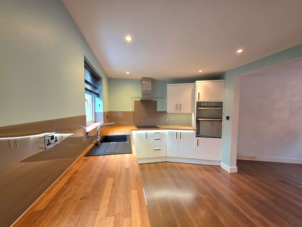 Property photo 3 of 16 Image