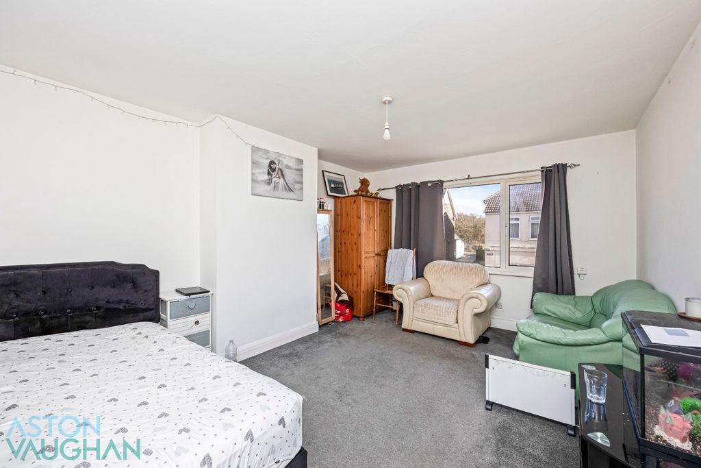 Property photo 3 of 8 4688212