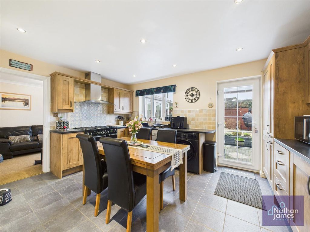 Property photo 3 of 25 Kitchen