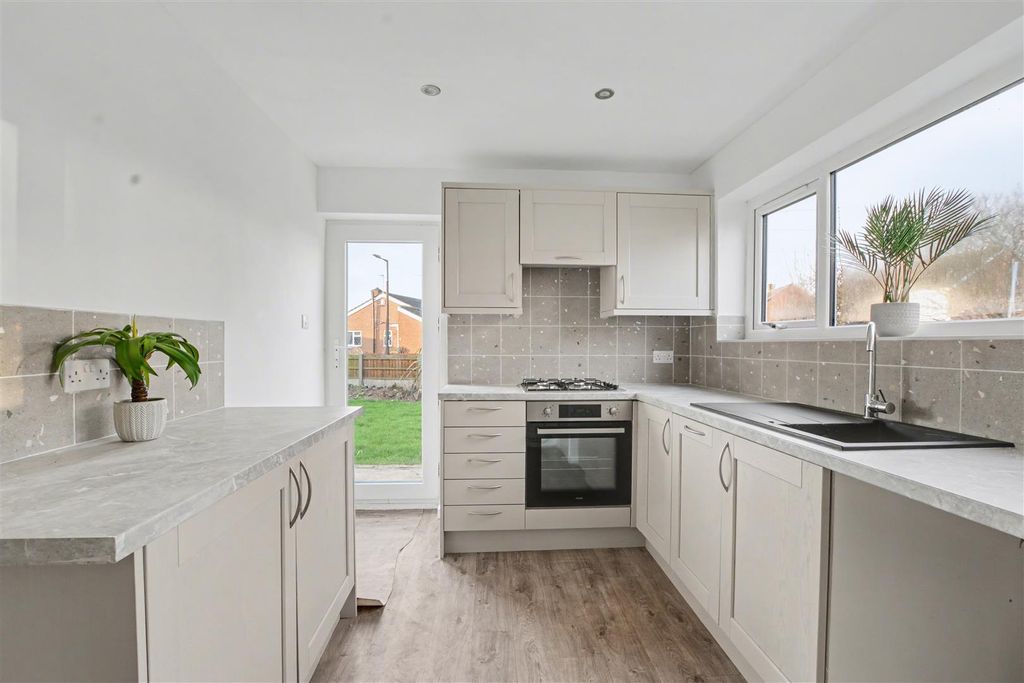 Property photo 3 of 21 Kitchen