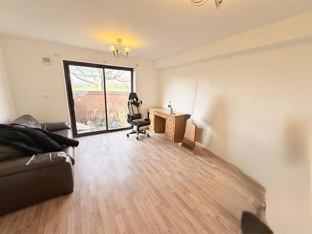 Property photo 2 of 8 Tempimagefkz5Su.Jpg