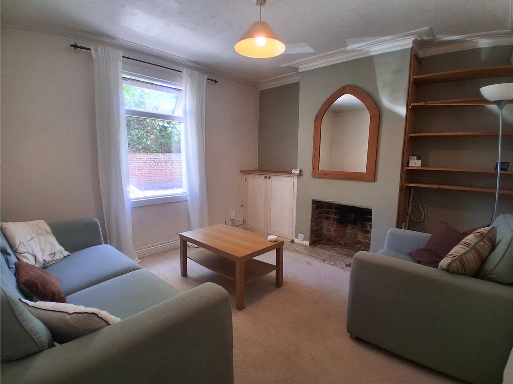 Property photo 3 of 9 Lounge
