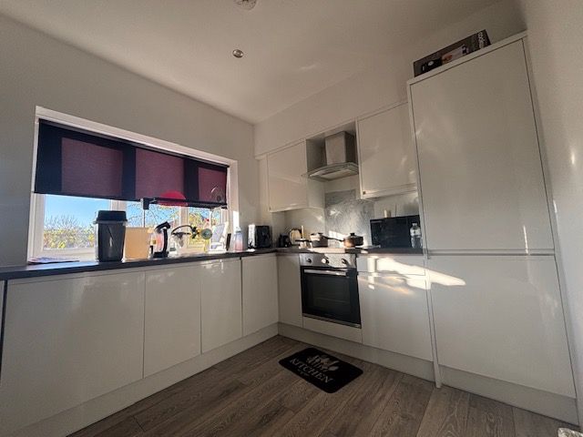 Property photo 1 of 5 Cover