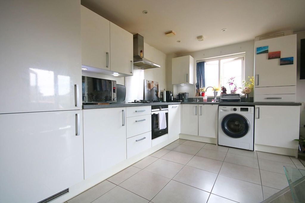 Property photo 3 of 12 Kitch (3).Jpg