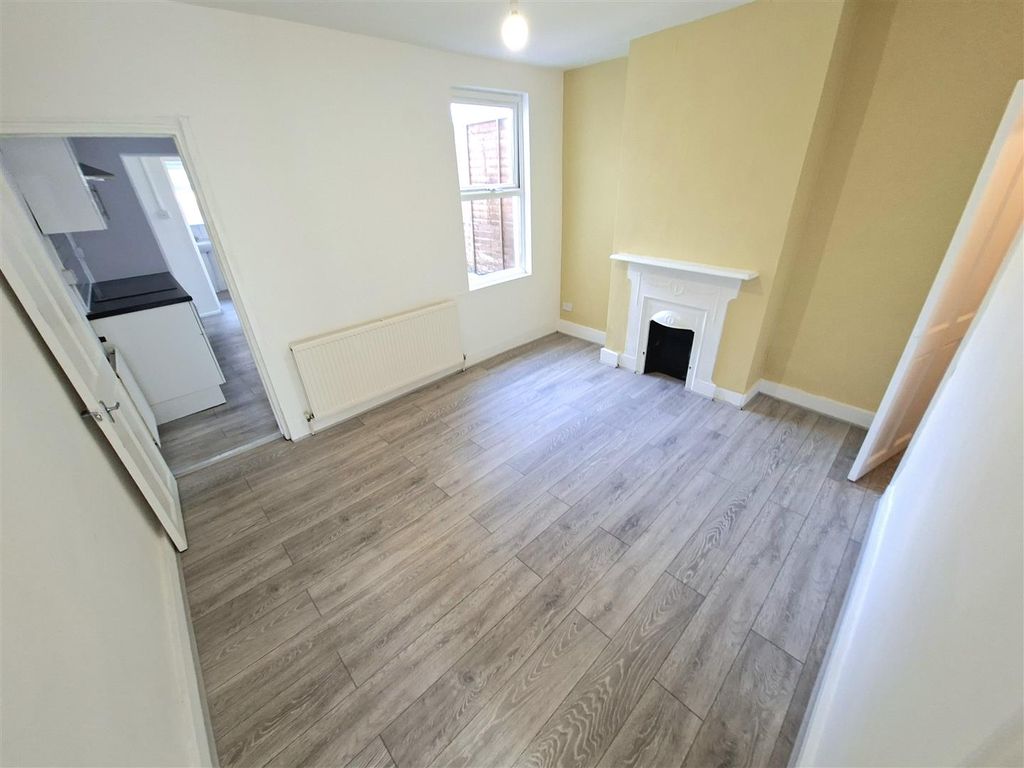 Property photo 3 of 21 Dining Room