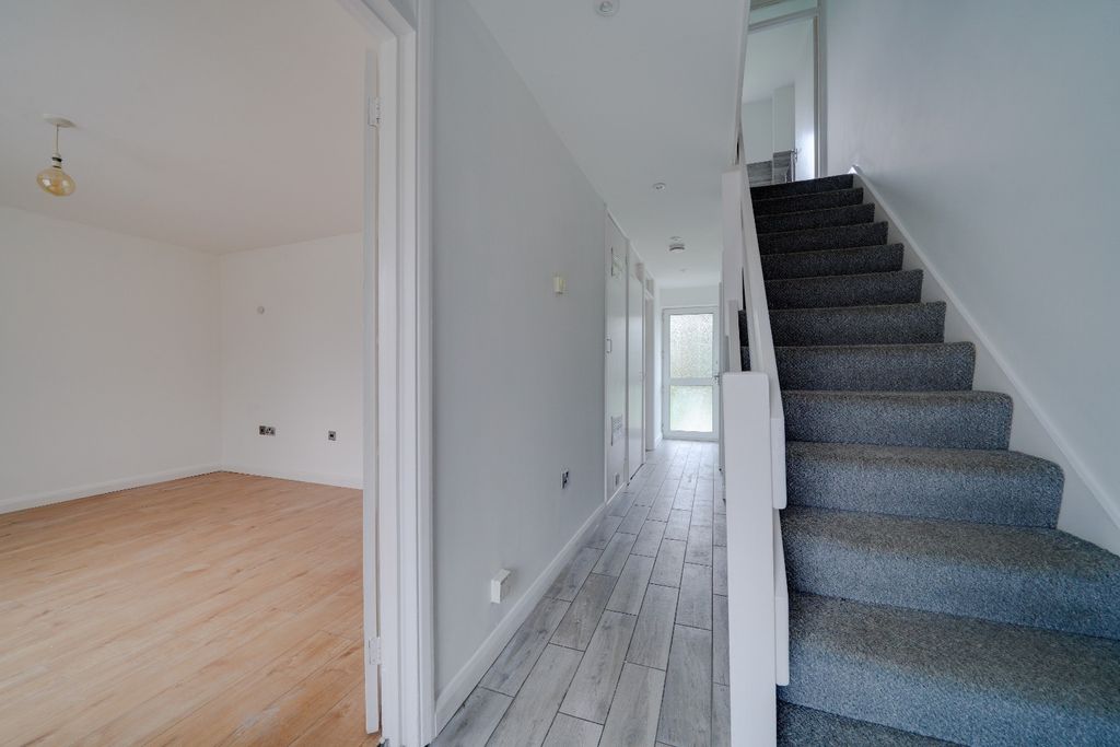 Property photo 2 of 11 3431332