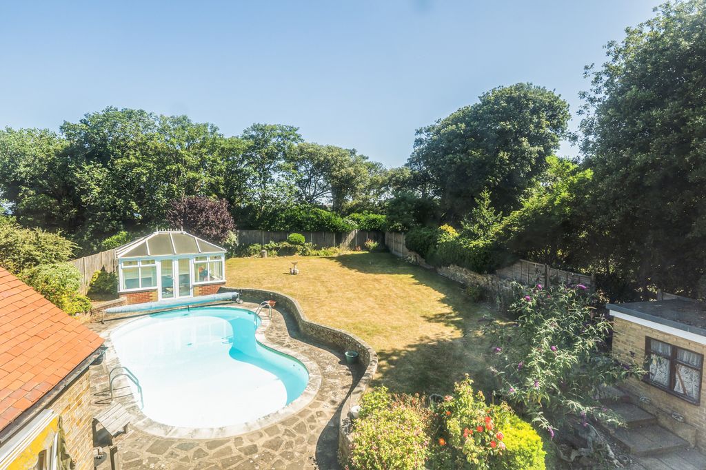Property photo 1 of 21