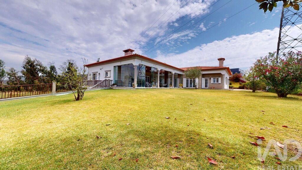Property photo 2 of 40