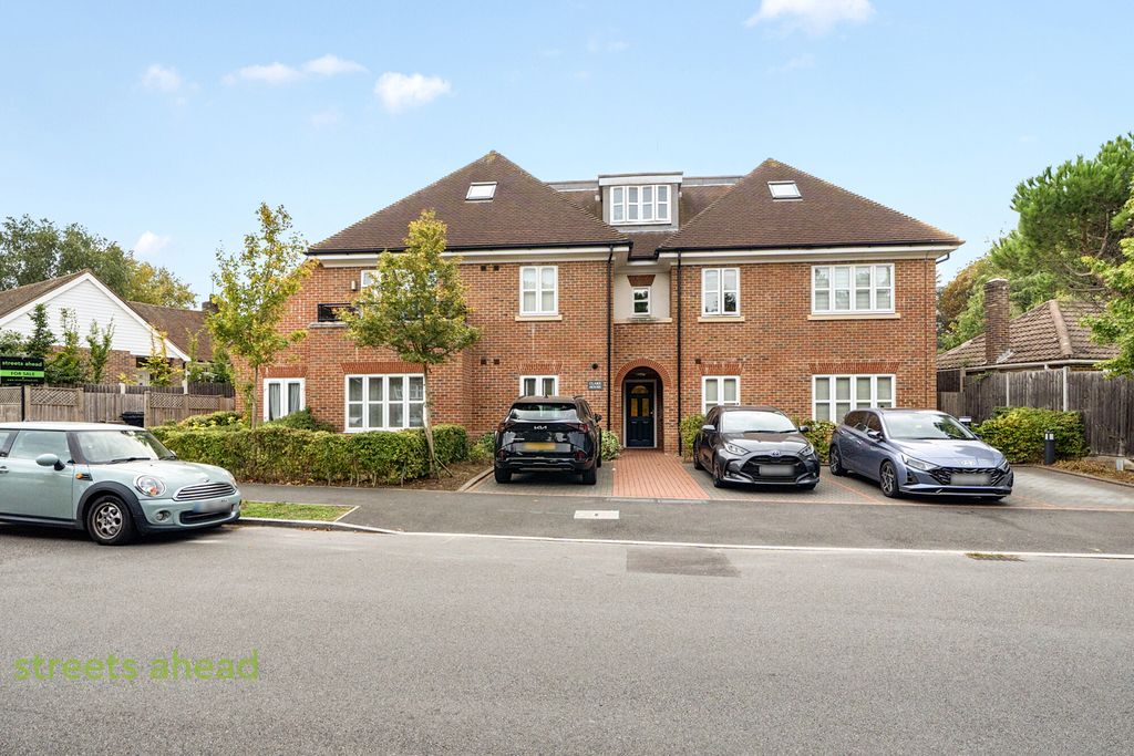 Property photo 2 of 21 241841A1-F4F7-4Fa...