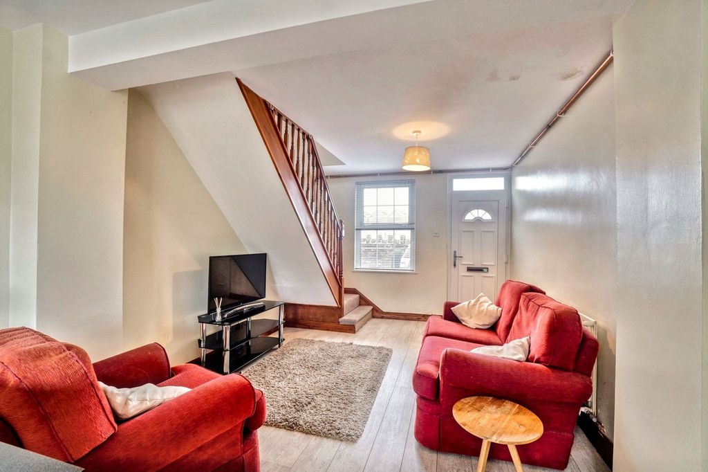 Property photo 2 of 7