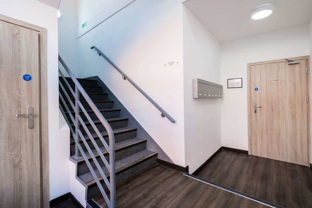 Additional image 6 of 2 bed flat to rentFlat 6, Cooper House HU1