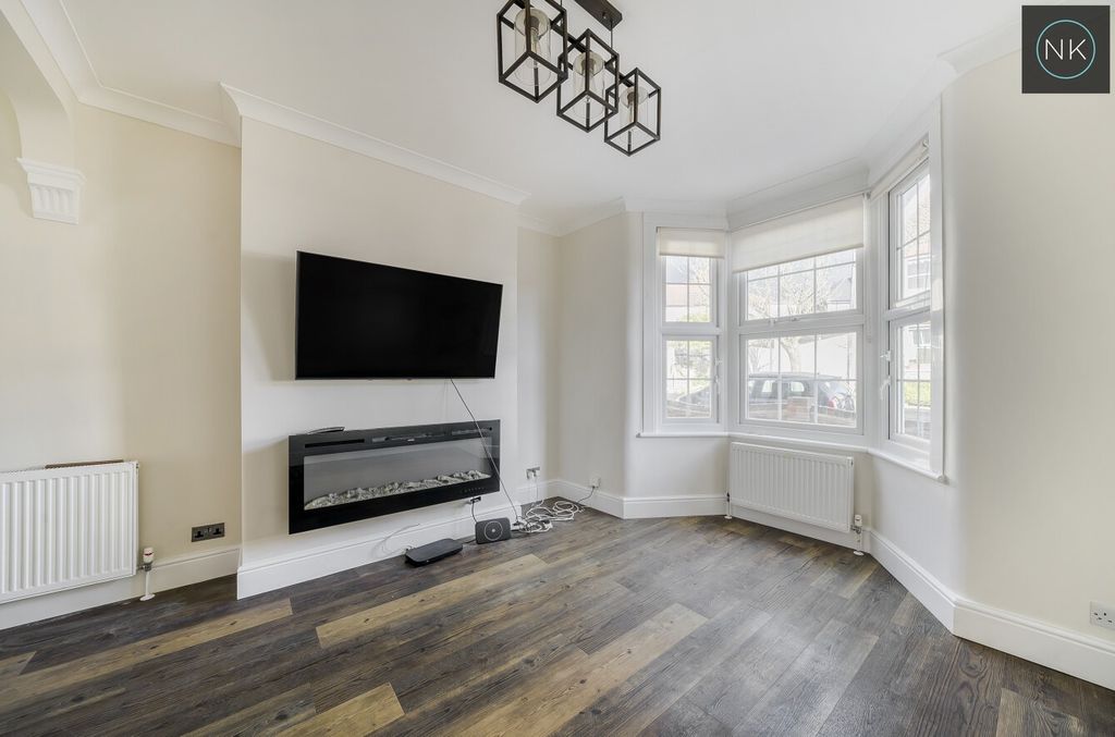 Property photo 2 of 25 5098293