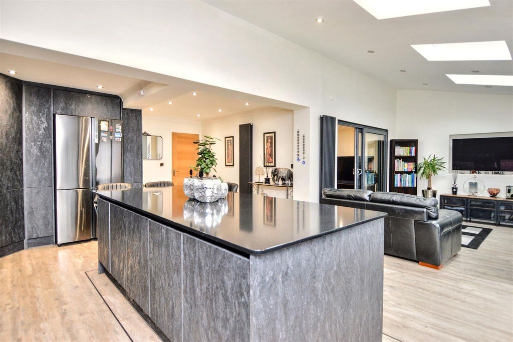 Property photo 2 of 24