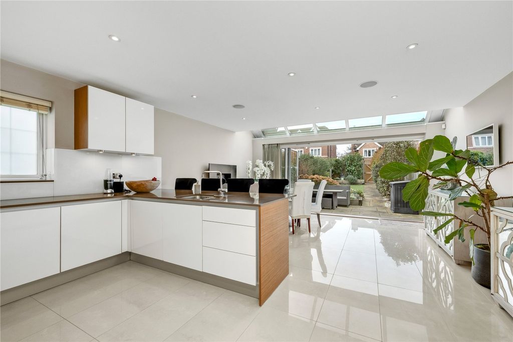 Property photo 2 of 16 Kitchen