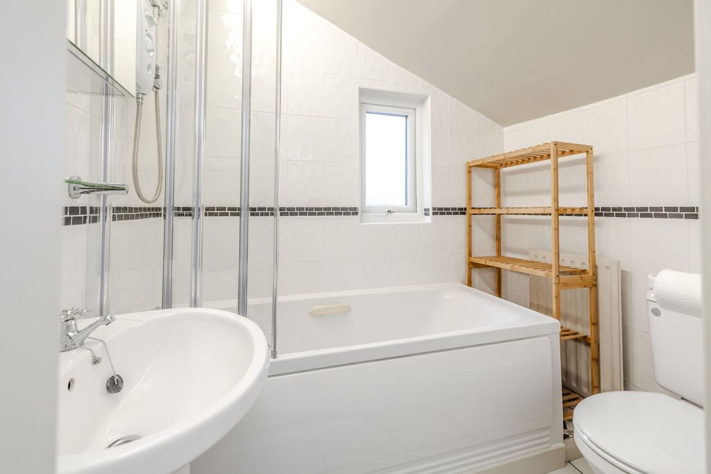 Property photo 3 of 14 C.Bth