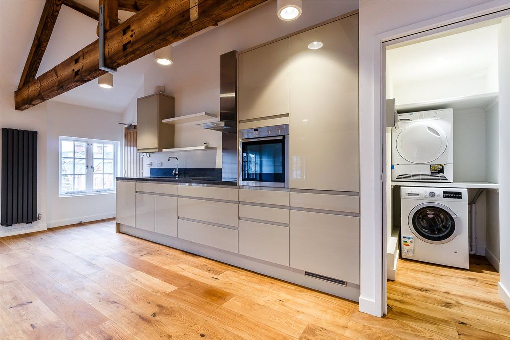 Property photo 3 of 11 Kitchen