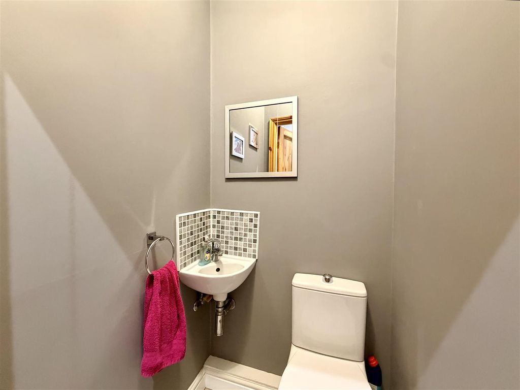 Additional image 13 of 5 bed town house for saleHerrick Road, Loughborough LE11