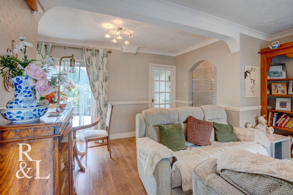 Property photo 3 of 29 Royston&Lund (10).Jpg