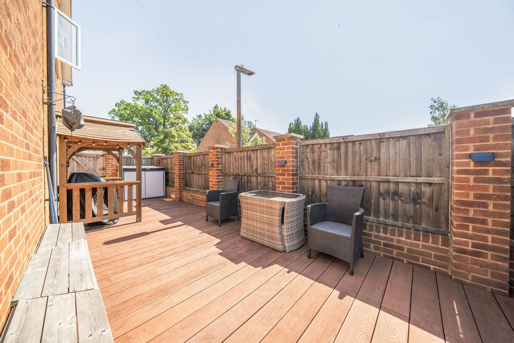 Additional image 13 of 4 bed semi-detached house for saleHoward Close, Watford WD24