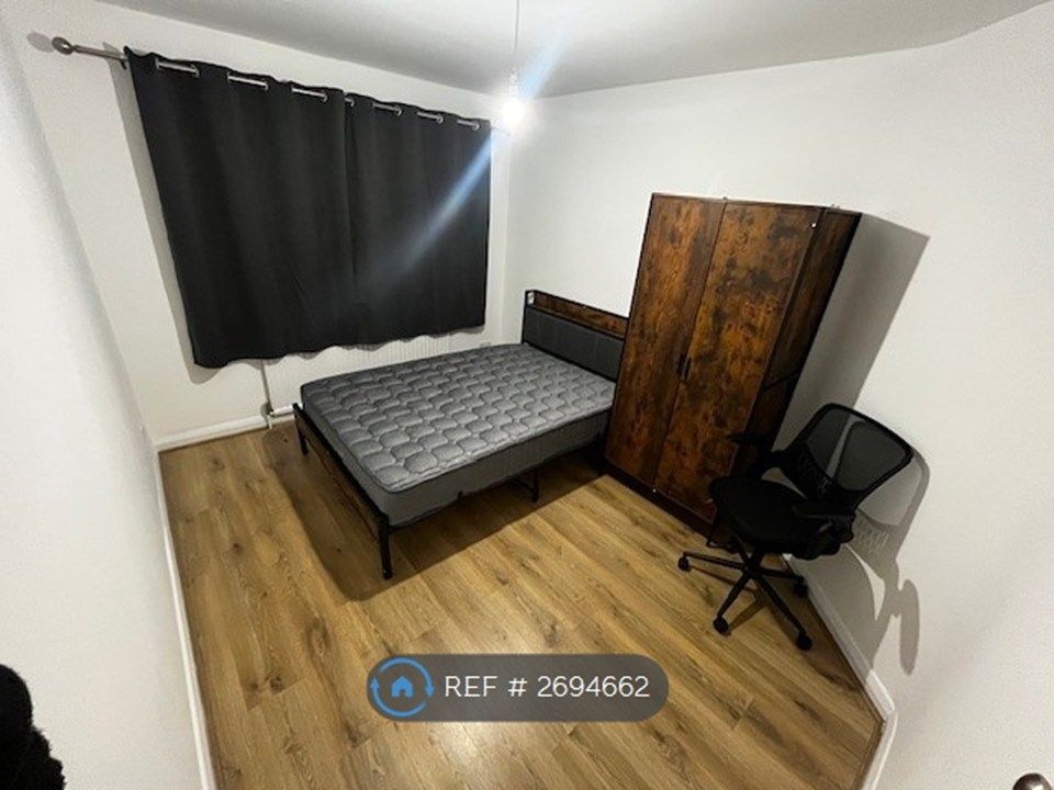 Property photo 3 of 14 Single Room With Brand New Furniture