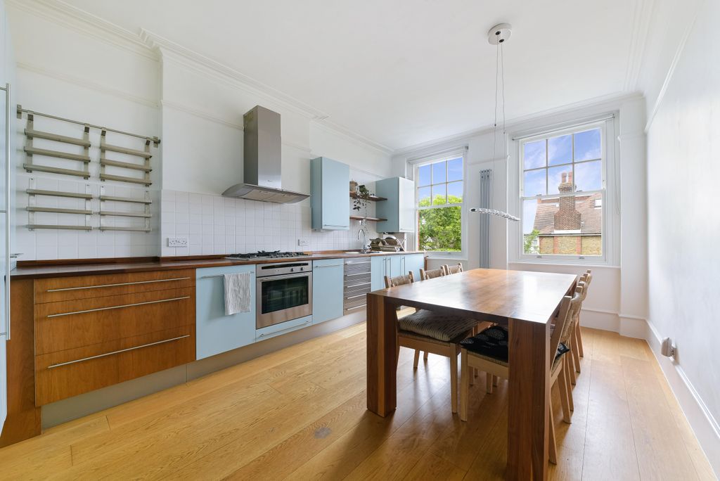Property photo 3 of 10 Kitchen