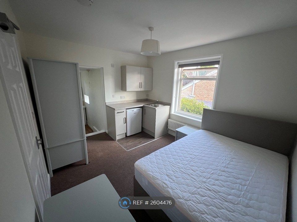 Property photo 1 of 11 Room 6