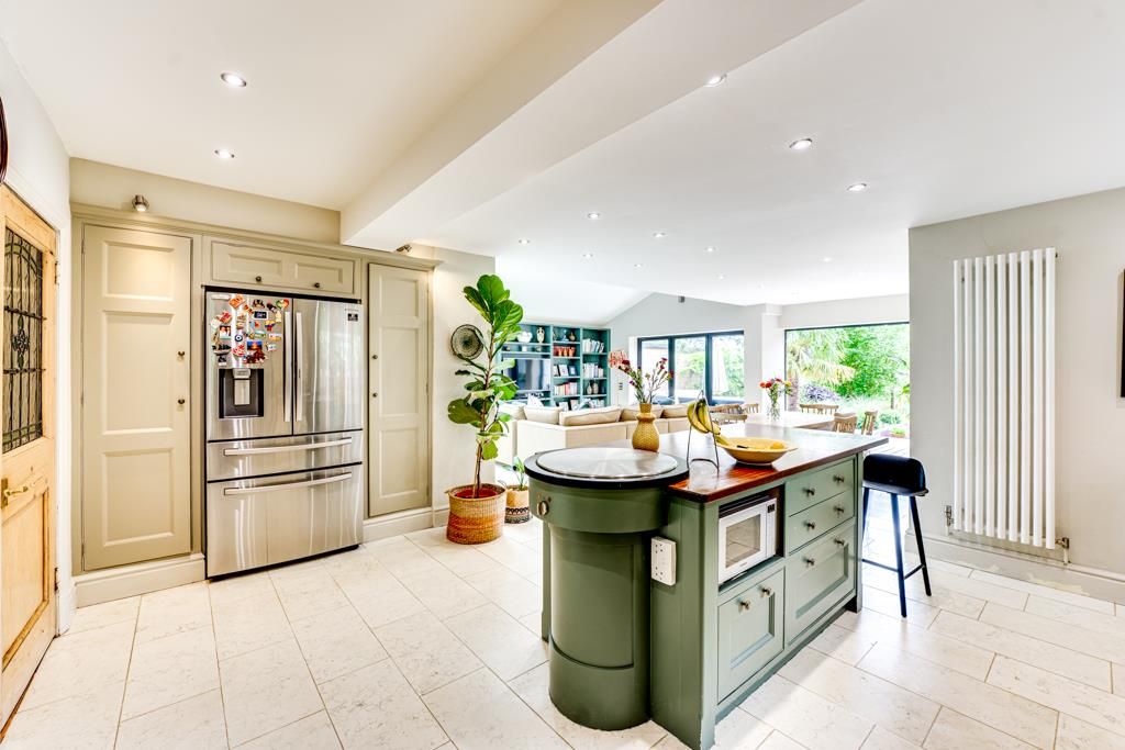 Property photo 3 of 62 73 Northampton Road, Kettering-14.Jpg