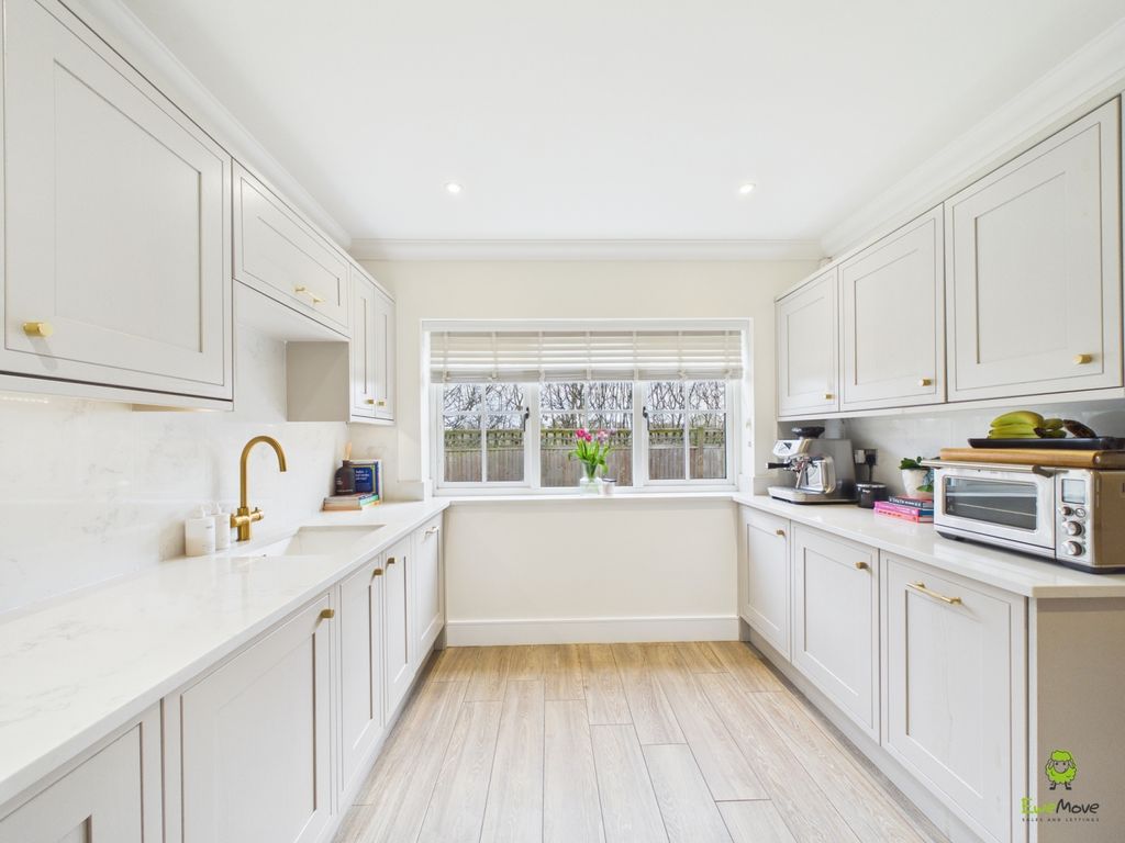 Property photo 2 of 21 Presented By James Hillier At Ewemove Bexleyheath