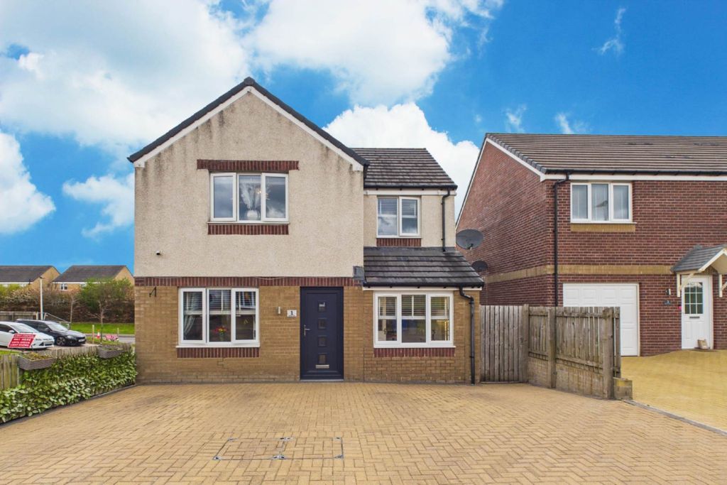 Property photo 1 of 32