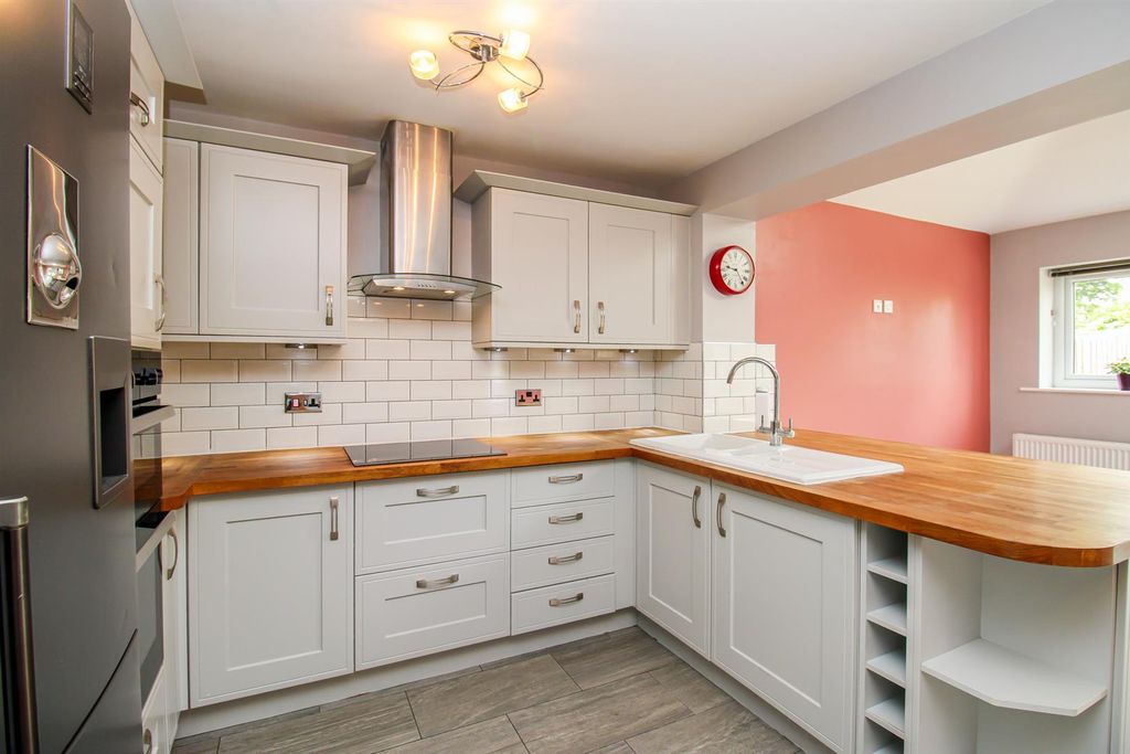 Property photo 3 of 13 Kitchen/Breakfast Room