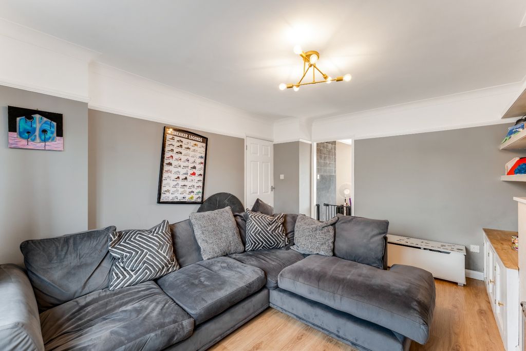 Property photo 3 of 17 4348067