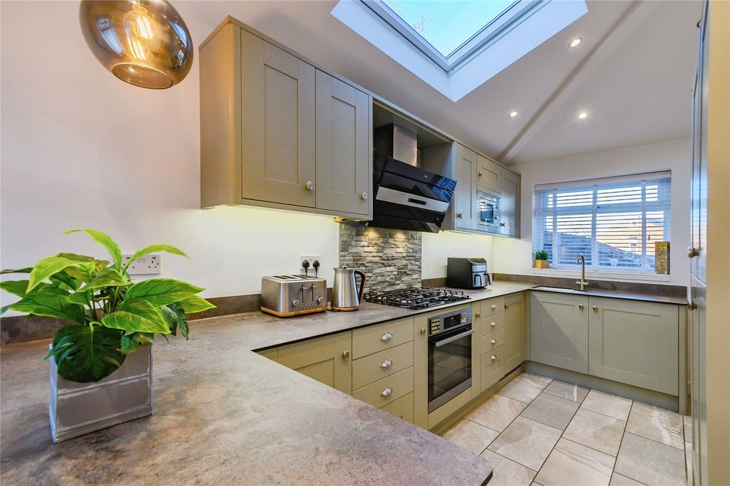 Property photo 2 of 24 Picture No. 25