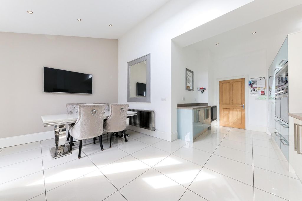 Property photo 2 of 15 Kitchen