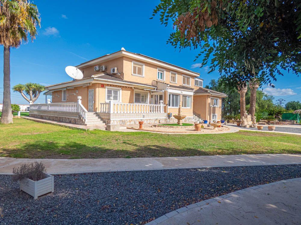 Property photo 1 of 50