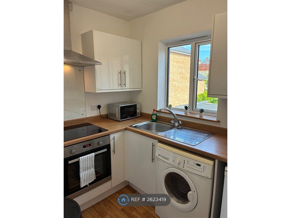Property photo 3 of 8 Kitchen