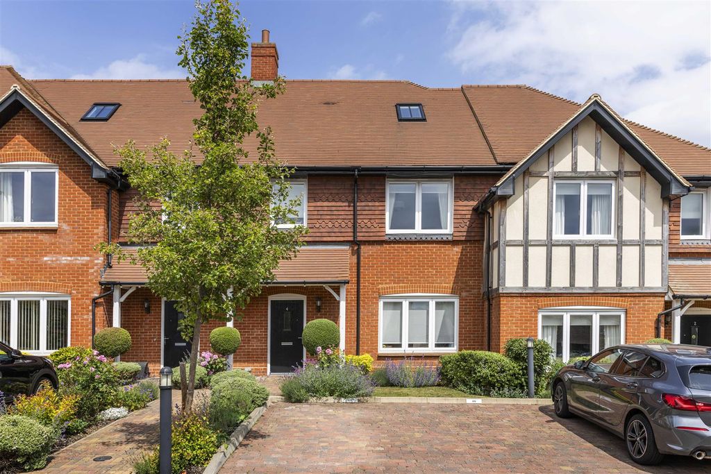 Property photo 1 of 11 The Farthings, 4 Henderson Crescent, Leatherhead,
