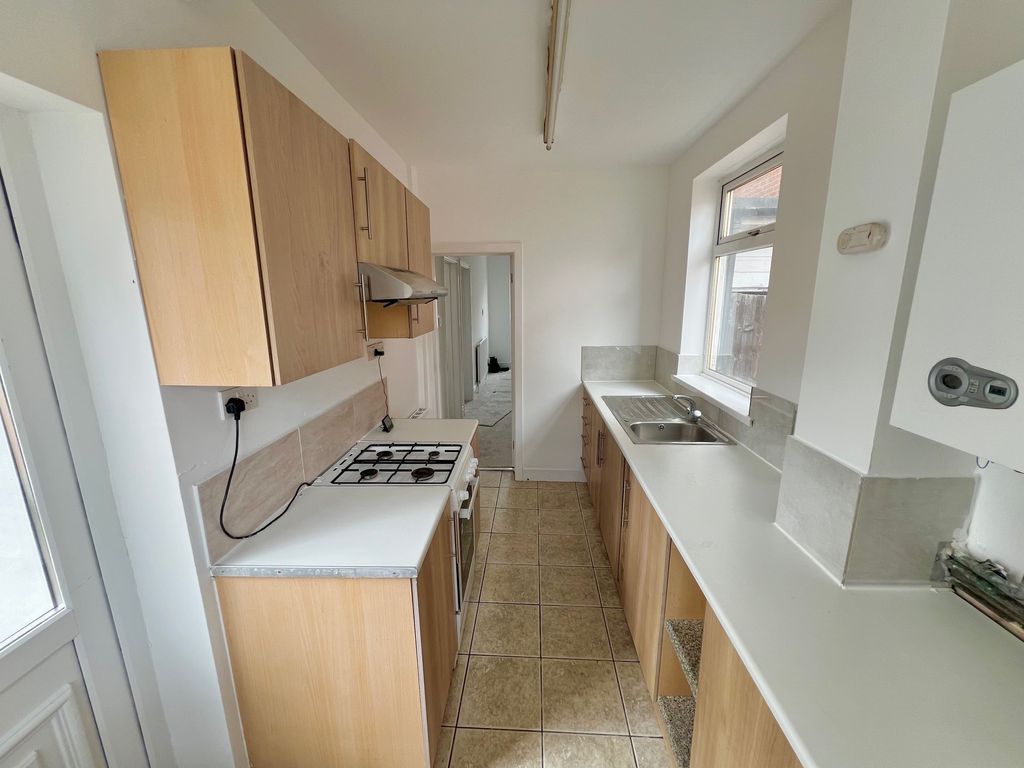 Property photo 3 of 12 Kitchen