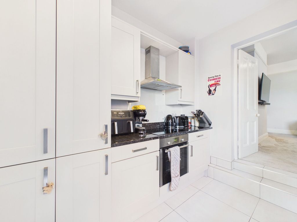 Property photo 2 of 11 Kitchen