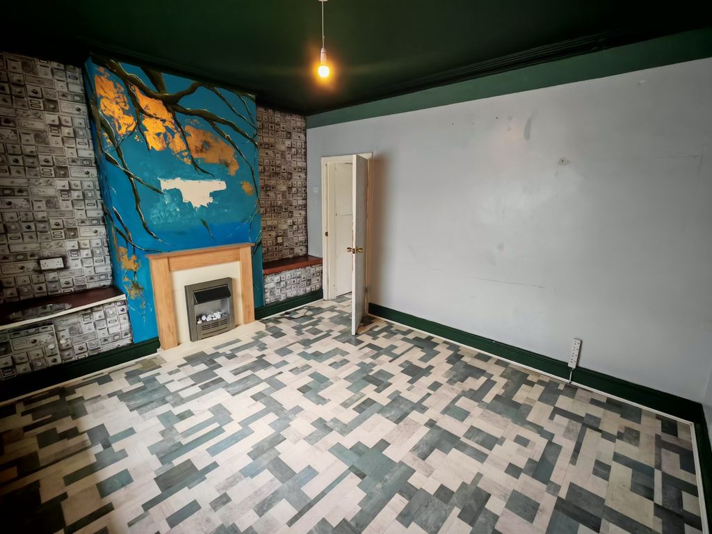 Property photo 2 of 16 Lounge