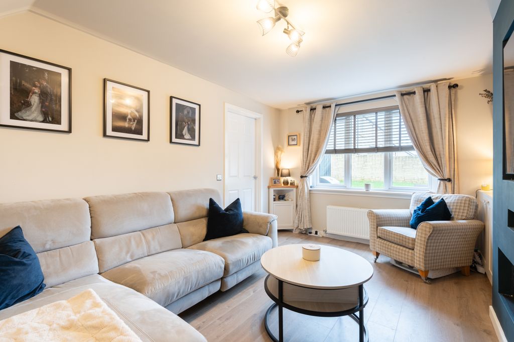 Property photo 2 of 28