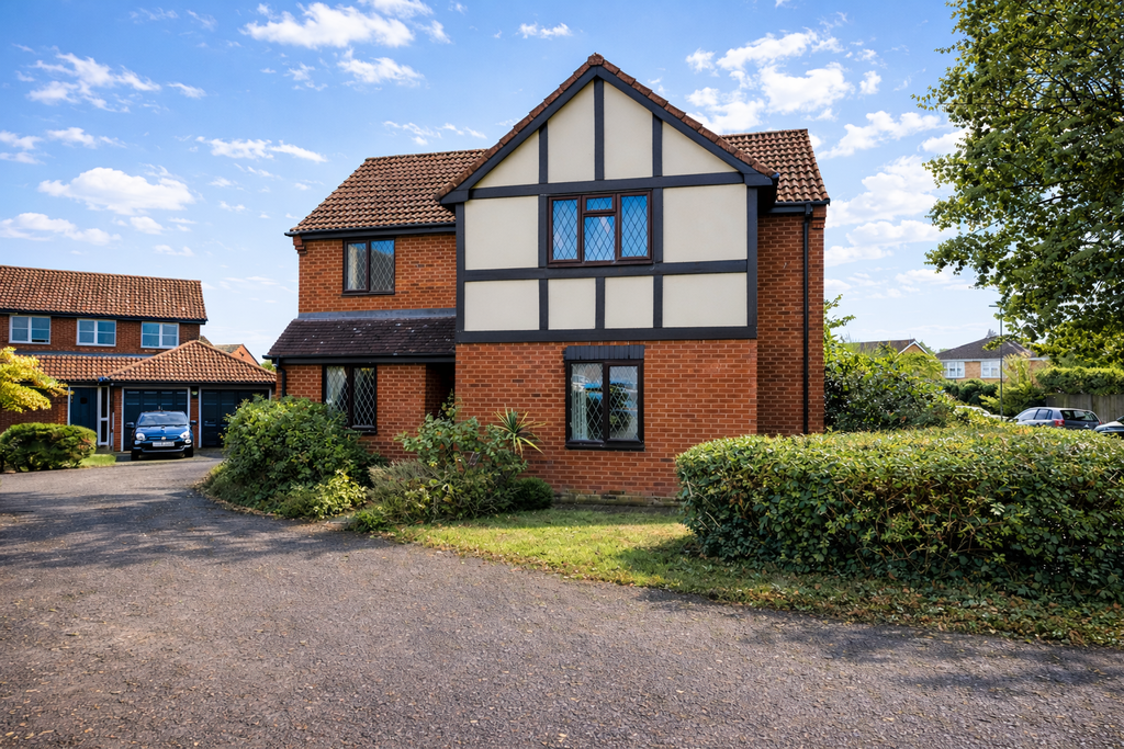 Property photo 1 of 23 Front Of House Broadwater Gardens