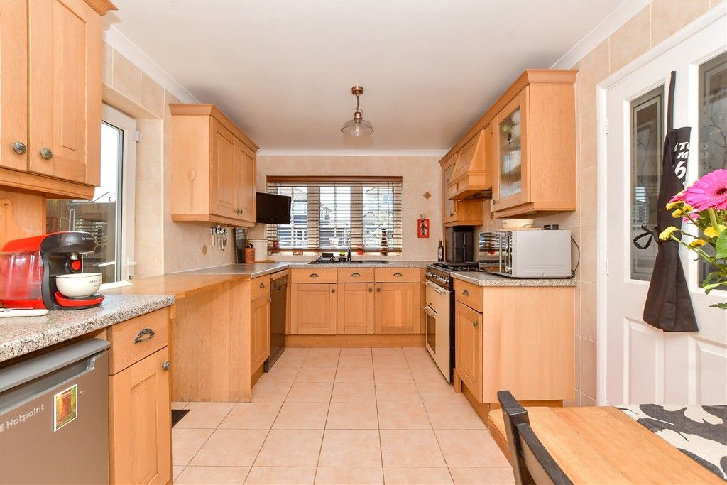 Property photo 2 of 21 Kitchen/Breakfast Room