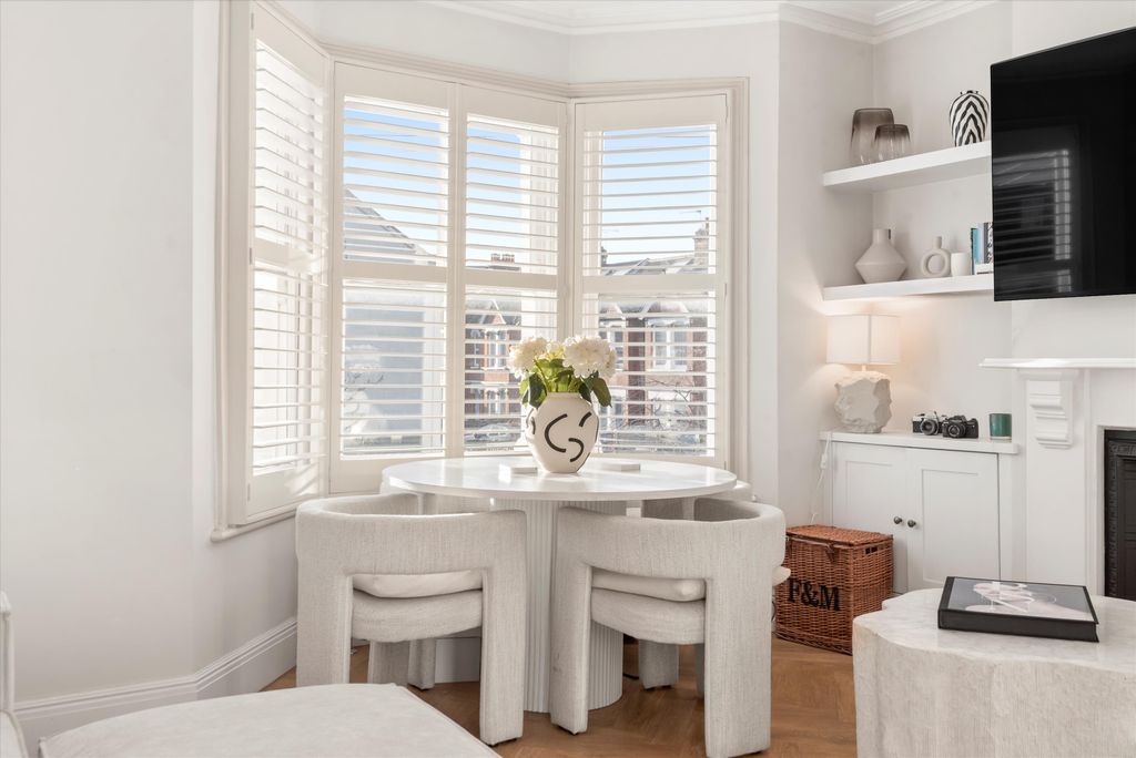 Property photo 1 of 16 Image