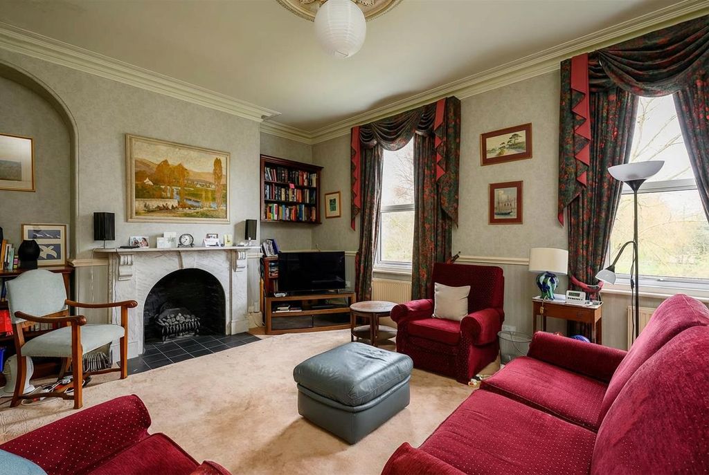 Property photo 3 of 24 Living Room