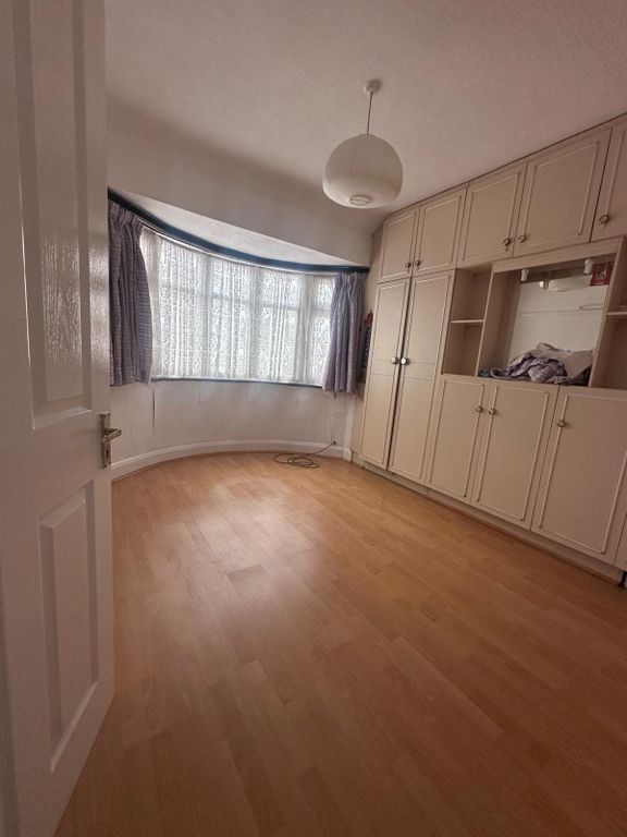 Property photo 1 of 11 4 Bed Terraced House To Rent On Somerset Road, Southall Ub1