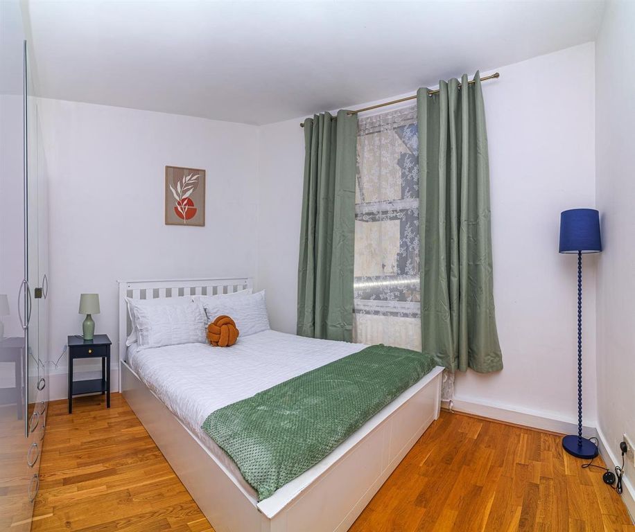 Property photo 3 of 5 Bed Again.Jpg