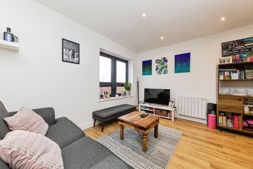 Additional image 7 of 2 bed flat for saleLeys Avenue, Letchworth Garden City SG6