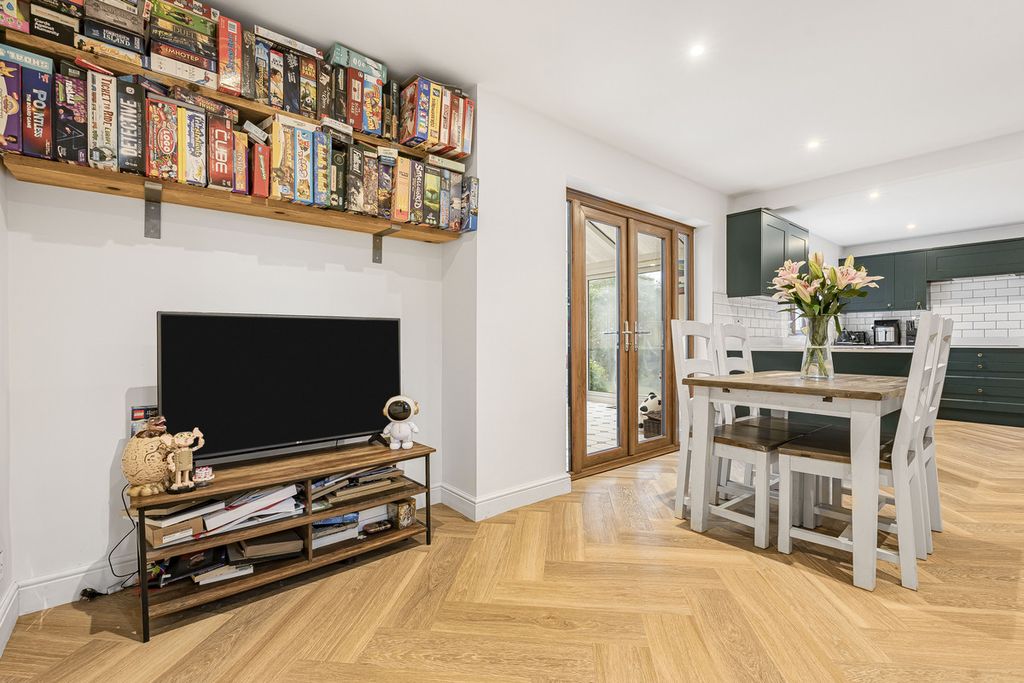 Property photo 3 of 24