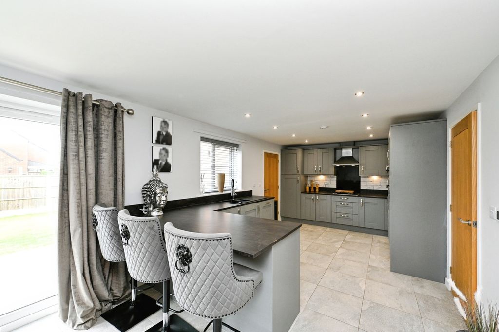 Property photo 3 of 21 Pbox-Img.Jpg